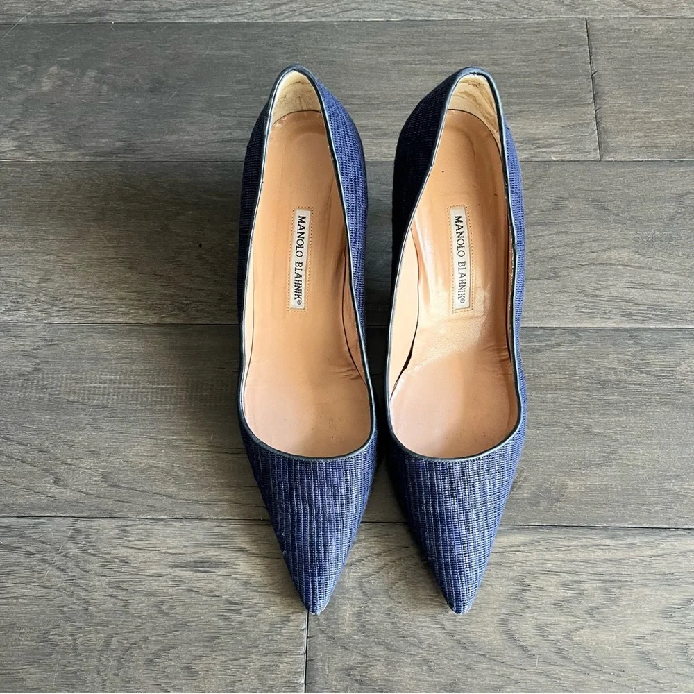 Manolo Blahnik Navy Textured Pointed Toe Pumps Heels EU 41